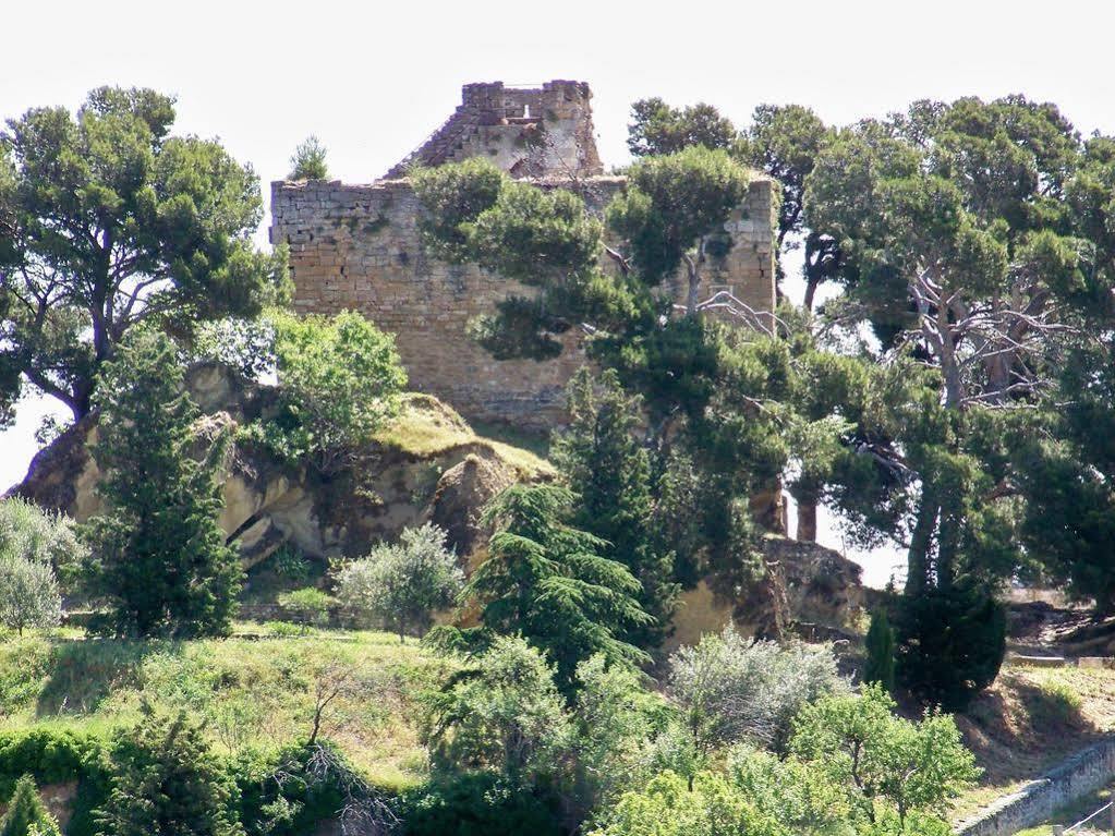 Logis Hotel De L'Etang Cucuron Exterior foto